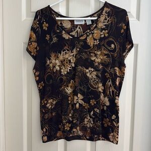 Chico’s Travelers V-Neck Tee Size 2